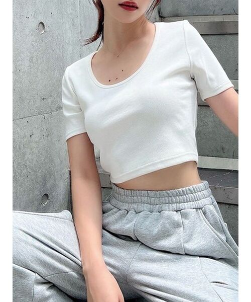 RESEXXY(リゼクシー)の「UネックTシャツ(Tシャツ/カットソー・レディース・ホワイト/ブラック/レッド・FREE)」の2枚目の写真