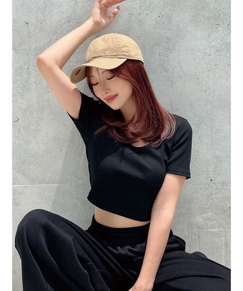 RESEXXY(リゼクシー)の「UネックTシャツ(Tシャツ/カットソー・レディース・ホワイト/ブラック/レッド・FREE)」の3枚目の写真