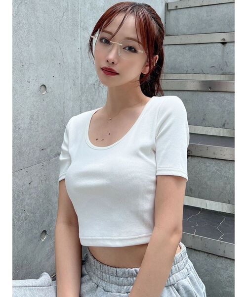 RESEXXY(リゼクシー)の「UネックTシャツ(Tシャツ/カットソー・レディース・ホワイト/ブラック/レッド・FREE)」の4枚目の写真