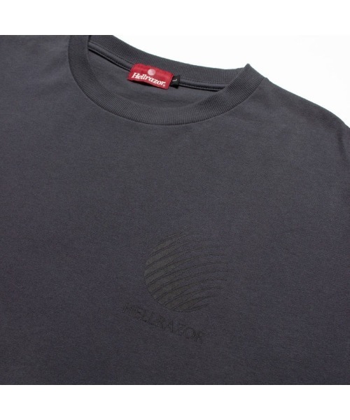 Hellrazor(ヘルレイザー)の「Hellrazor CORE LOGO T-SHIRT(ヘルレイザー コア ロゴ Tシャツ)(シャツ/ブラウス・メンズ・ホワイト/グレー系・MEDIUM/LARGE/X-LARGE/XX-LARGE)」の8枚目の写真