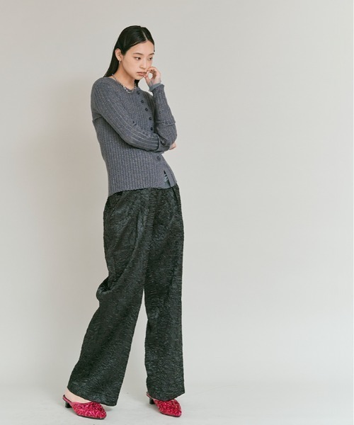 W:Huku(フーク)の「アシンメトリー ラメ ウール ニット カーディガン / Asymmetric Lame Wool-Blend Cardigan(カーディガン/ボレロ・レディース・オフホワイト/ブラック/チャコール・FREE)」の7枚目の写真