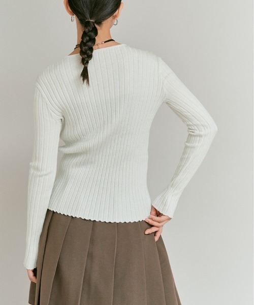 W:Huku(フーク)の「アシンメトリー ラメ ウール ニット カーディガン / Asymmetric Lame Wool-Blend Cardigan(カーディガン/ボレロ・レディース・オフホワイト/ブラック/チャコール・FREE)」の8枚目の写真