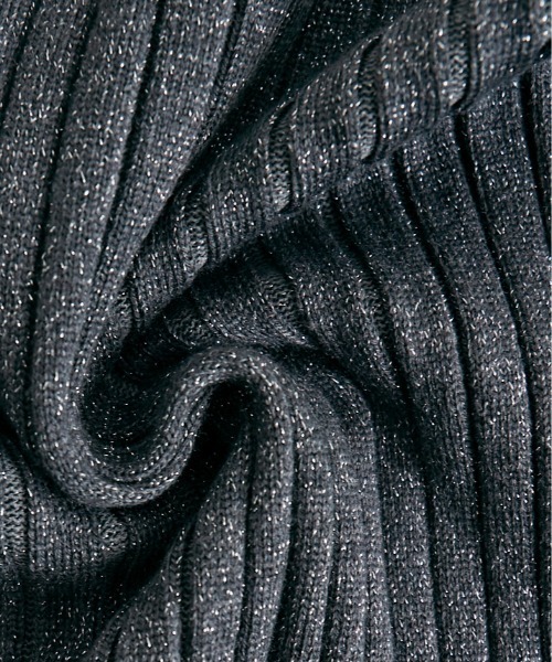 W:Huku(フーク)の「アシンメトリー ラメ ウール ニット カーディガン / Asymmetric Lame Wool-Blend Cardigan(カーディガン/ボレロ・レディース・オフホワイト/ブラック/チャコール・FREE)」の12枚目の写真