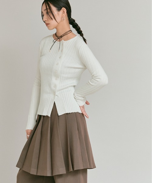 W:Huku(フーク)の「アシンメトリー ラメ ウール ニット カーディガン / Asymmetric Lame Wool-Blend Cardigan(カーディガン/ボレロ・レディース・オフホワイト/ブラック/チャコール・FREE)」の16枚目の写真