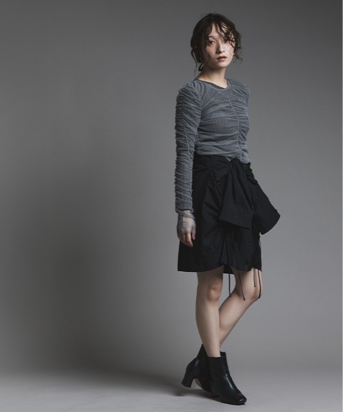 W:Huku(フーク)の「アシンメトリー ラメ ウール ニット カーディガン / Asymmetric Lame Wool-Blend Cardigan(カーディガン/ボレロ・レディース・オフホワイト/ブラック/チャコール・FREE)」の17枚目の写真