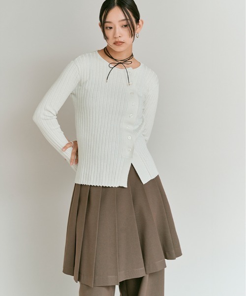 W:Huku(フーク)の「アシンメトリー ラメ ウール ニット カーディガン / Asymmetric Lame Wool-Blend Cardigan(カーディガン/ボレロ・レディース・オフホワイト/ブラック/チャコール・FREE)」の18枚目の写真