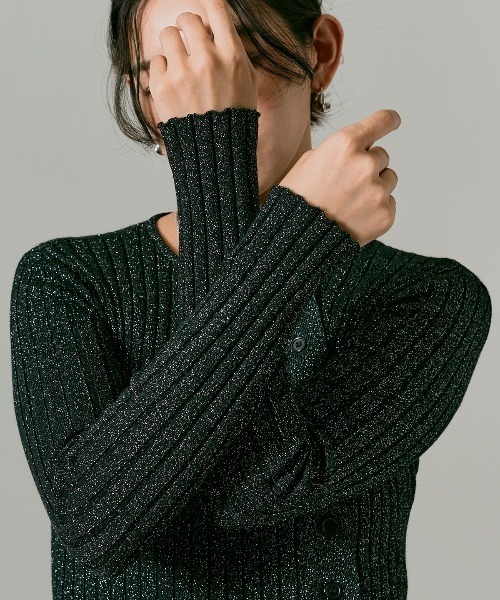 W:Huku(フーク)の「アシンメトリー ラメ ウール ニット カーディガン / Asymmetric Lame Wool-Blend Cardigan(カーディガン/ボレロ・レディース・オフホワイト/ブラック/チャコール・FREE)」の21枚目の写真
