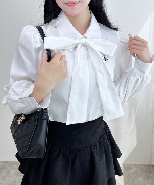 INGNI(イング)の「胸刺繍ボウタイブラウス(シャツ/ブラウス・レディース・ブラック/サックスブルー/オフホワイト/ブラウン系その他2/ネイビー系2・M)」の2枚目の写真