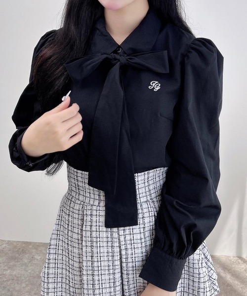 INGNI(イング)の「胸刺繍ボウタイブラウス(シャツ/ブラウス・レディース・ブラック/サックスブルー/オフホワイト/ブラウン系その他2/ネイビー系2・M)」の3枚目の写真