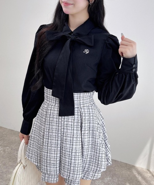 INGNI(イング)の「胸刺繍ボウタイブラウス(シャツ/ブラウス・レディース・ブラック/サックスブルー/オフホワイト/ブラウン系その他2/ネイビー系2・M)」の9枚目の写真