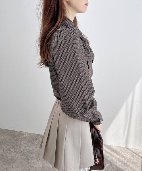 INGNI(イング)の「胸刺繍ボウタイブラウス(シャツ/ブラウス・レディース・ブラック/サックスブルー/オフホワイト/ブラウン系その他2/ネイビー系2・M)」の16枚目の写真
