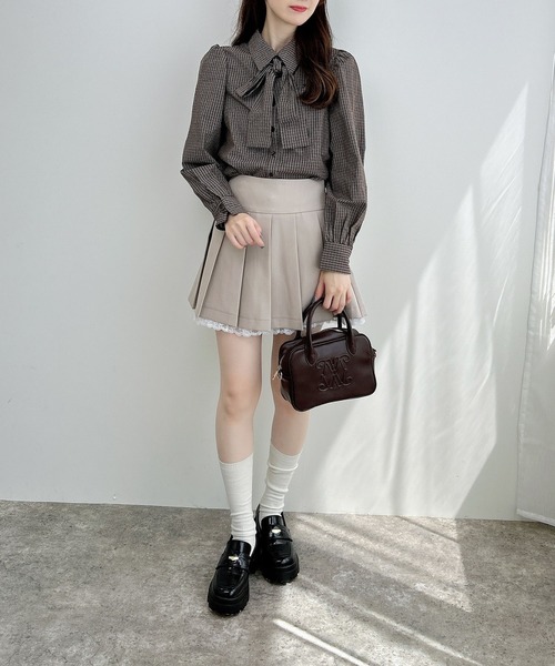 INGNI(イング)の「胸刺繍ボウタイブラウス(シャツ/ブラウス・レディース・ブラック/サックスブルー/オフホワイト/ブラウン系その他2/ネイビー系2・M)」の22枚目の写真