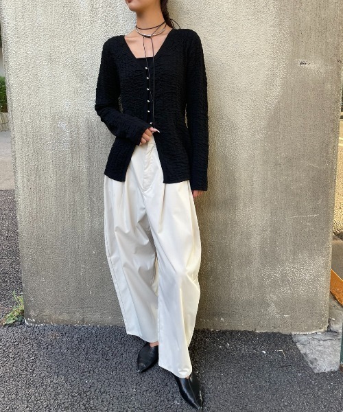 AIC.（エーアイシー）の「ギャザーニットカーディガン（カーディガン/ボレロ・レディース・オフホワイト/ブラック/レッド・FREE）」の4枚目の写真