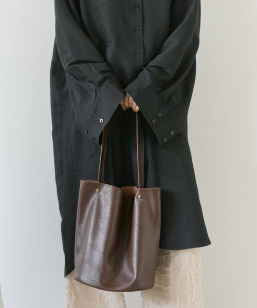 Libra Cue（リブラ キュー）の「ロングシャツワンピース（シャツワンピース・レディース・ホワイト/ブラック・FREE）」の17枚目の写真