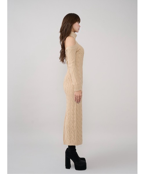 オープンショルダーケーブルニットロングワンピース（ワンピース
