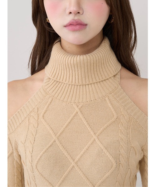 オープンショルダーケーブルニットロングワンピース（ワンピース