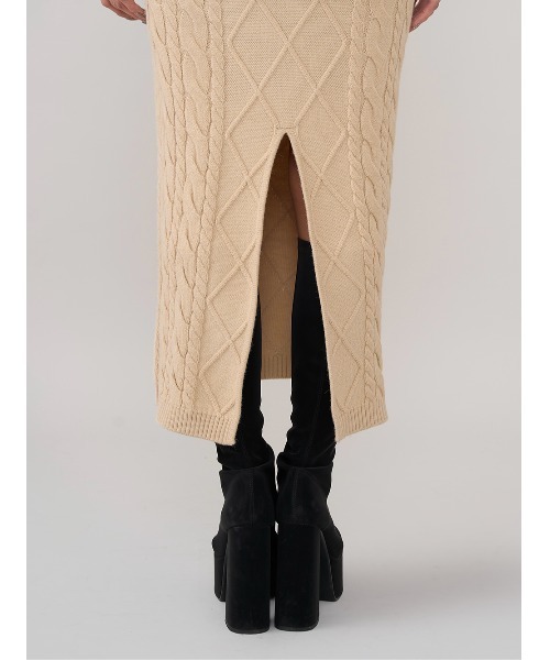 オープンショルダーケーブルニットロングワンピース（ワンピース