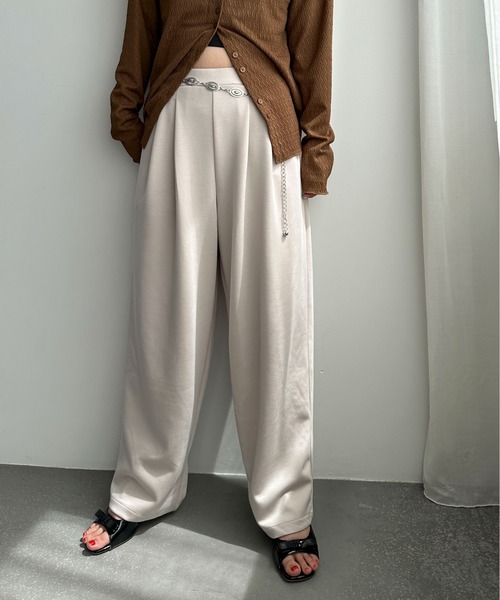 PILIT（ピリット）の「ポンチタックカーブパンツ（その他パンツ・レディース・アイボリー/ブラック/ブラウン・MEDIUM）」の2枚目の写真