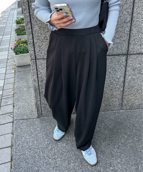 PILIT（ピリット）の「ポンチタックカーブパンツ（その他パンツ・レディース・アイボリー/ブラック/ブラウン・MEDIUM）」の3枚目の写真