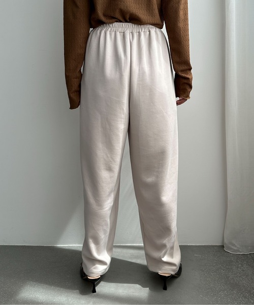 PILIT（ピリット）の「ポンチタックカーブパンツ（その他パンツ・レディース・アイボリー/ブラック/ブラウン・MEDIUM）」の16枚目の写真