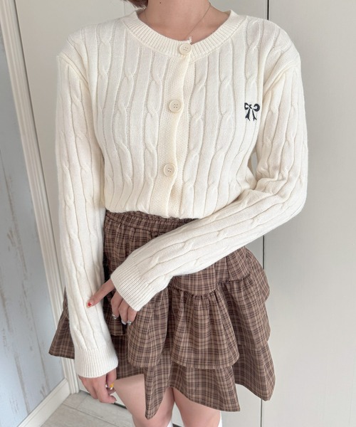 frunco(フランコ)の「リボン刺繍ニットカーディガン(カーディガン/ボレロ・レディース・ブラック/レッド/ピンク/ホワイト/グレー・FREE)」の1枚目の写真