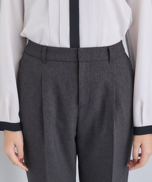 INDIVI（インディヴィ）の「【洗える／通勤／スーツ】メランジストレッチ テーパードパンツ（スーツパンツ・レディース・チャコールグレー/ブラウン系その他/ネイビー・42/40/38/36/34/19/15 /13/12/05/03）」の20枚目の写真
