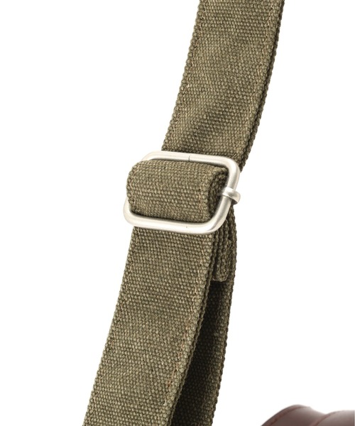 AVIREX(アヴィレックス)の「COATING CANVAS SHOULDER BAG "AARC GARAGE" / コーティング キャンバス ショルダーバッグ アヴィレックスエアーレーシングガレージ / AVIREX / アヴィレックス(ショルダーバッグ・メンズ・オリーブ・FREE)」の8枚目の写真