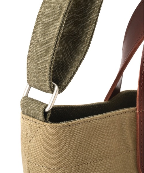 AVIREX(アヴィレックス)の「COATING CANVAS SHOULDER BAG "AARC GARAGE" / コーティング キャンバス ショルダーバッグ アヴィレックスエアーレーシングガレージ / AVIREX / アヴィレックス(ショルダーバッグ・メンズ・オリーブ・FREE)」の10枚目の写真