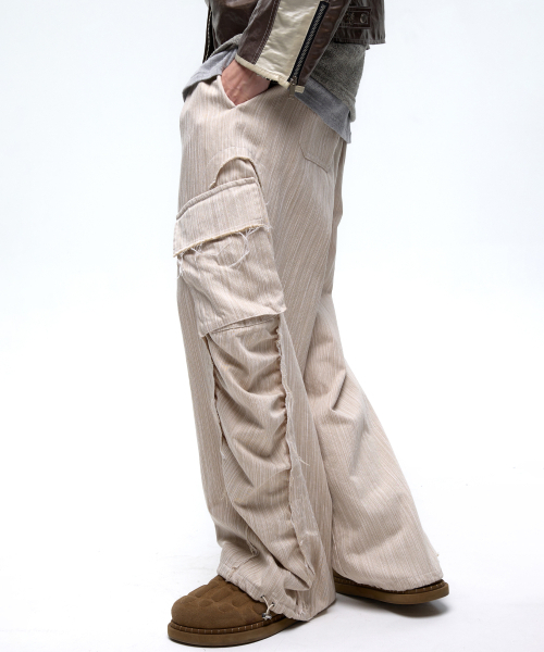 RSSC(アールエスエスシー)の「WRINKLE MIXED STRIPE CARGO PANTS - BEIGE(スウェットパンツ・レディース・その他・1/2)」の2枚目の写真