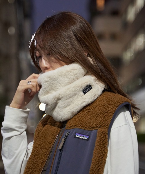 Champion(チャンピオン)の「Champion 2フェイスネックウォーマー(マフラー・メンズ・アイボリー/グレイッシュベージュ/チャコール/ダークブラウン・FREE)」の2枚目の写真