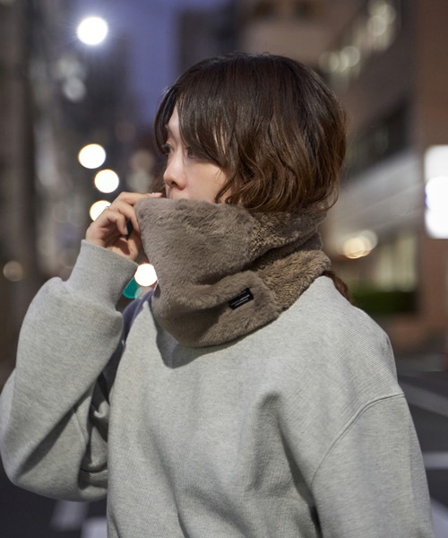 Champion(チャンピオン)の「Champion 2フェイスネックウォーマー(マフラー・メンズ・アイボリー/グレイッシュベージュ/チャコール/ダークブラウン・FREE)」の6枚目の写真