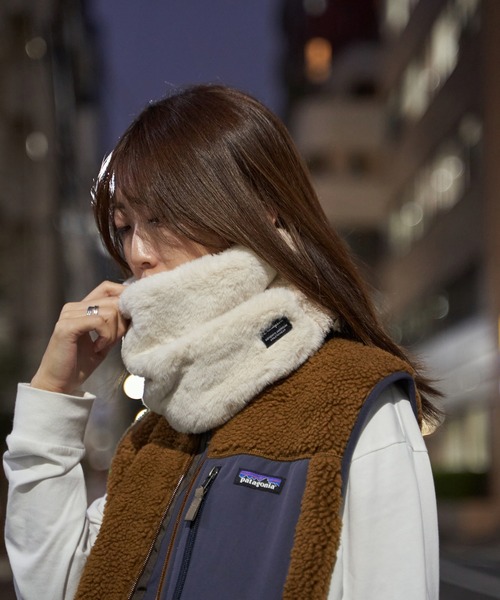 Champion(チャンピオン)の「Champion 2フェイスネックウォーマー(マフラー・メンズ・アイボリー/グレイッシュベージュ/チャコール/ダークブラウン・FREE)」の17枚目の写真