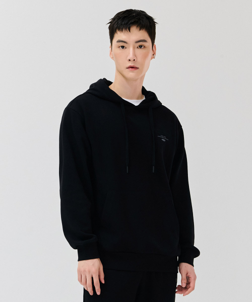 CHASECULT（チェイスカルト）の「共用エッセンシャルレタリングフードパーカー-DEZU5104B03（パーカー・メンズ・ブラック・90/95/100/105/110）」の3枚目の写真