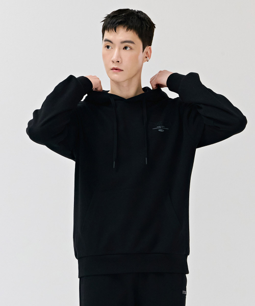 CHASECULT（チェイスカルト）の「共用エッセンシャルレタリングフードパーカー-DEZU5104B03（パーカー・メンズ・ブラック・90/95/100/105/110）」の4枚目の写真