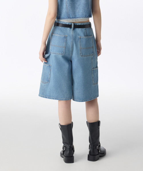 MUSINSA STANDARD WOMAN（ムシンサスタンダードウーマン）の「ウィメンズカーペンターバミューダデニムパンツ[ライトインディゴ]（デニムパンツ・レディース・その他・30/28/29/26/27/24/25）」の2枚目の写真