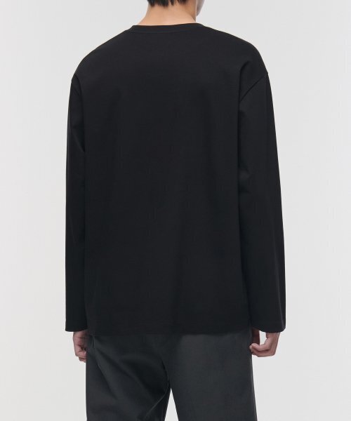 MUSINSA STANDARD（ムシンサスタンダード）の「シルケットリラックスクルーネック長袖Tシャツ[ブラック]（Tシャツ/カットソー・メンズ・その他・SMALL/MEDIUM/LARGE/X-LARGE/XX-LARGE/XXX-LARGE）」の2枚目の写真