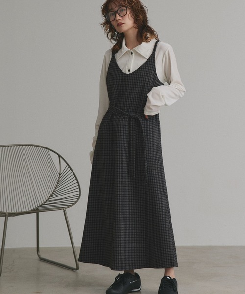 ad thie(アドティエ)の「リボン付き チェック キャミワンピース(ワンピース・レディース・ブラック/ネイビー/ベージュ・FREE)」の1枚目の写真