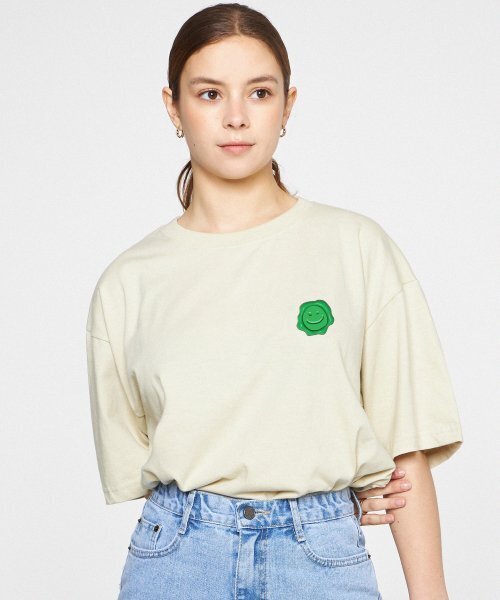 GRAVER（グレーバー）の「[ユニセックス]グリーンシーリング スモールドローイングスマイル 半袖Tシャツ_サンドベージュ（Tシャツ/カットソー・レディース・ベージュ・X-LARGE/SMALL/MEDIUM/LARGE）」の2枚目の写真