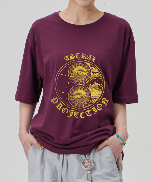 ASTRAL PROJECTION（アストラルプロジェクション）の「[ミスティックアイ]コットンルーズフィット半袖Tシャツ_プラムパープル（Tシャツ/カットソー・メンズ・その他・MEDIUM/LARGE/X-LARGE/XX-LARGE）」の3枚目の写真