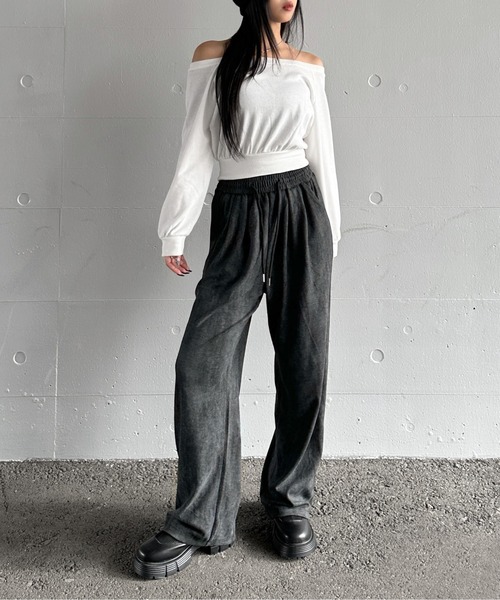 LVEU.（ラブユ.）の「【LVEU.】オフショルスウェットトップス / トップス スウェット オフショル オフショルダー クロップド ショート 長袖 ブラック ホワイト グレー ZOZOTOWN限定（スウェット・レディース・ホワイト/グレー/ブラック・FREE）」の5枚目の写真