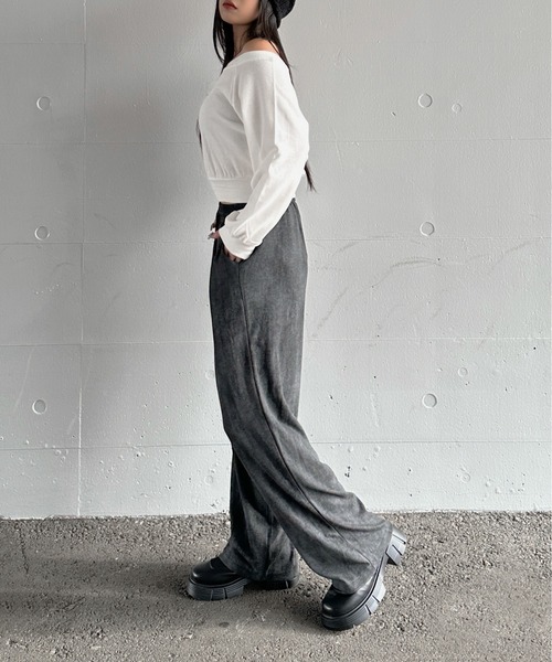 LVEU.（ラブユ.）の「【LVEU.】オフショルスウェットトップス / トップス スウェット オフショル オフショルダー クロップド ショート 長袖 ブラック ホワイト グレー ZOZOTOWN限定（スウェット・レディース・ホワイト/グレー/ブラック・FREE）」の6枚目の写真