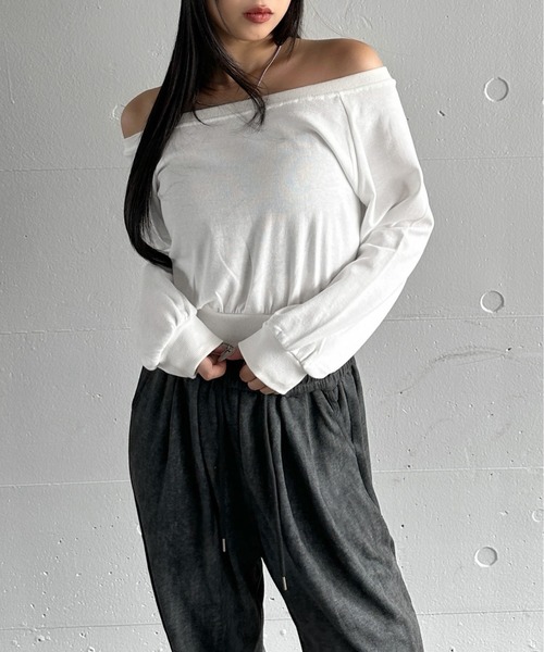 LVEU.（ラブユ.）の「【LVEU.】オフショルスウェットトップス / トップス スウェット オフショル オフショルダー クロップド ショート 長袖 ブラック ホワイト グレー ZOZOTOWN限定（スウェット・レディース・ホワイト/グレー/ブラック・FREE）」の8枚目の写真