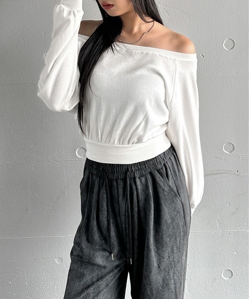 LVEU.（ラブユ.）の「【LVEU.】オフショルスウェットトップス / トップス スウェット オフショル オフショルダー クロップド ショート 長袖 ブラック ホワイト グレー ZOZOTOWN限定（スウェット・レディース・ホワイト/グレー/ブラック・FREE）」の13枚目の写真