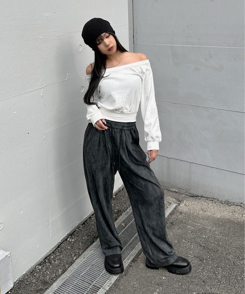 LVEU.（ラブユ.）の「【LVEU.】オフショルスウェットトップス / トップス スウェット オフショル オフショルダー クロップド ショート 長袖 ブラック ホワイト グレー ZOZOTOWN限定（スウェット・レディース・ホワイト/グレー/ブラック・FREE）」の11枚目の写真