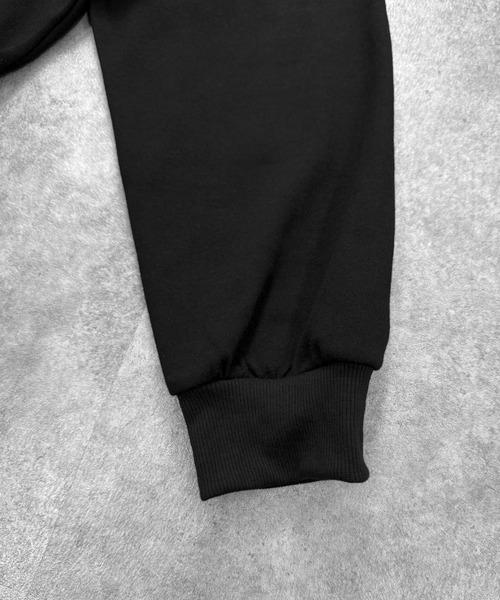 LVEU.（ラブユ.）の「【LVEU.】オフショルスウェットトップス / トップス スウェット オフショル オフショルダー クロップド ショート 長袖 ブラック ホワイト グレー ZOZOTOWN限定（スウェット・レディース・ホワイト/グレー/ブラック・FREE）」の4枚目の写真