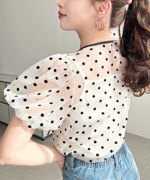 moment+(モーメントプラス)の「インナーキャミ付きフロッキードットチュールバレエコアパフスリーブ半袖シアートップス(シャツ/ブラウス・レディース・ブラック/アイボリー・L/M)」の7枚目の写真