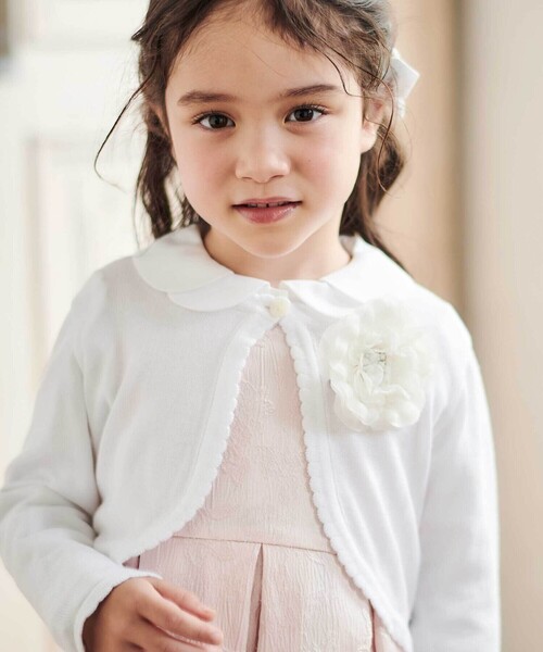 Tartine et Chocolat（タルティーヌエショコラ）の「【日本製】ロゴチャーム付きニット長袖カーディガン(110~130cm)（カーディガン/ボレロ・キッズ・ネイビー/ホワイト・110cm/120cm/130cm）」の5枚目の写真