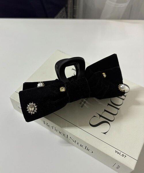 GOLDY（ゴールディ）の「〈GOLDY/ゴールディ〉ベロアリボンビジューバンス（バレッタ/ヘアクリップ・レディース・ブラック・FREE）」の3枚目の写真