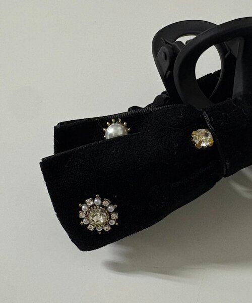 GOLDY（ゴールディ）の「〈GOLDY/ゴールディ〉ベロアリボンビジューバンス（バレッタ/ヘアクリップ・レディース・ブラック・FREE）」の4枚目の写真