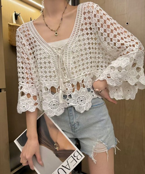 &soiree(アンドソワレ)の「透かし編みレースアップトップス(Tシャツ/カットソー・レディース・アイボリー/ホワイト・X-LARGE/LARGE/MEDIUM/SMALL)」の2枚目の写真